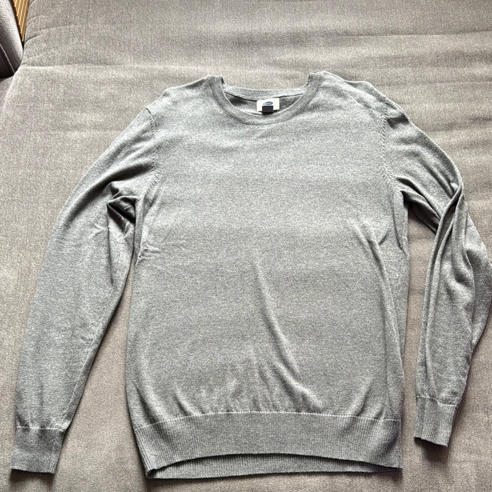 Old navy men’s size medium gray sweater.